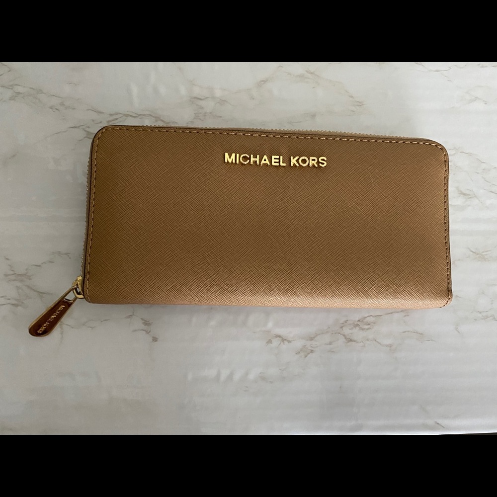 EUC ✨ Michael Kors Jet Set Wallet - Camel